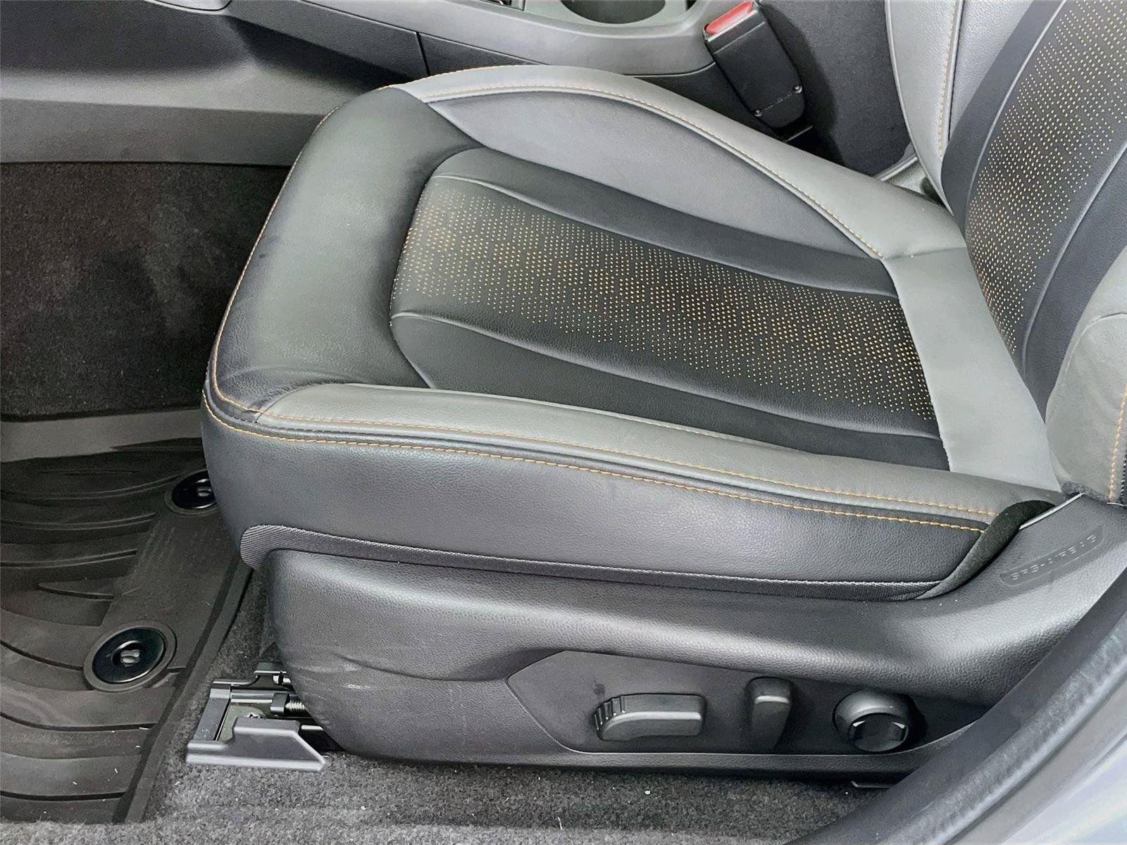 Used 2025 Ice Silver Metallic Subaru Limited image 22