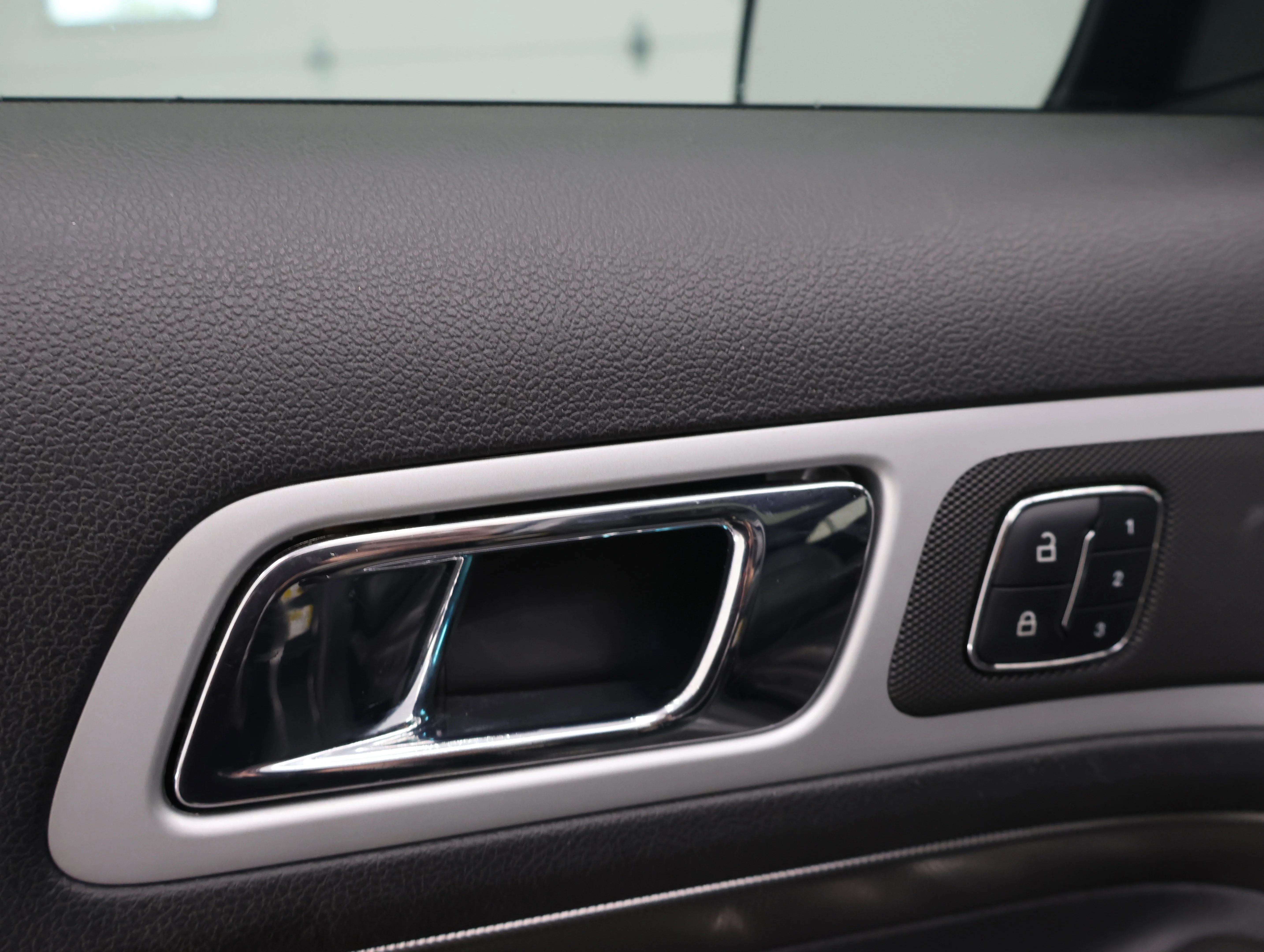 Used 2015 Magnetic Metallic Ford Sport image 40