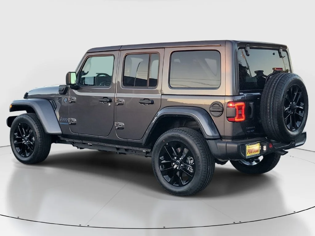 Certified Used 2025 Gray Jeep Sahara 4xe image 3