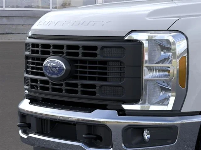 New 2026 Oxford White Ford XL image 17
