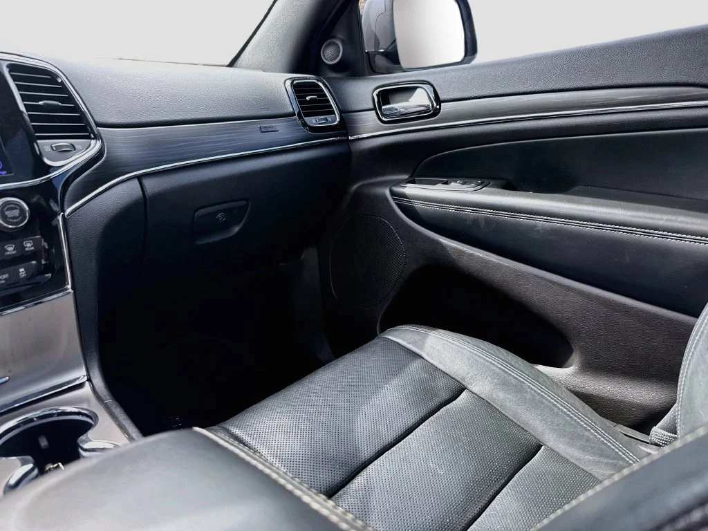 Used 2021 Gray Jeep Limited image 27