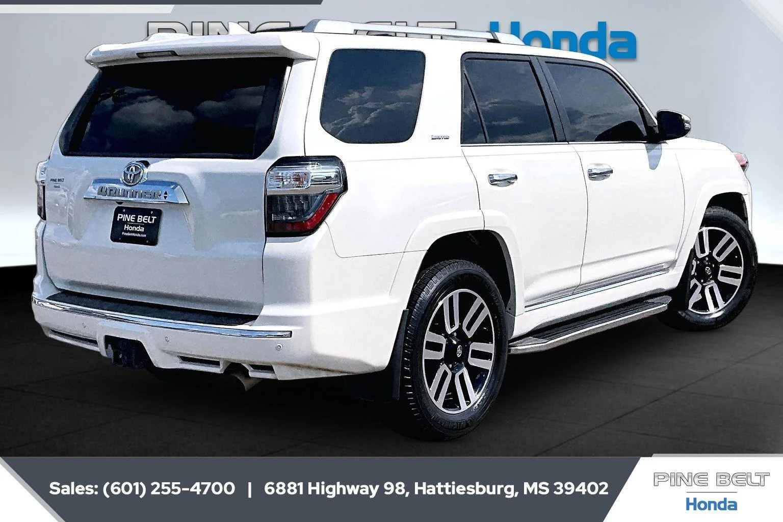 Used 2018 Blizzard Pearl Toyota Limited image 11