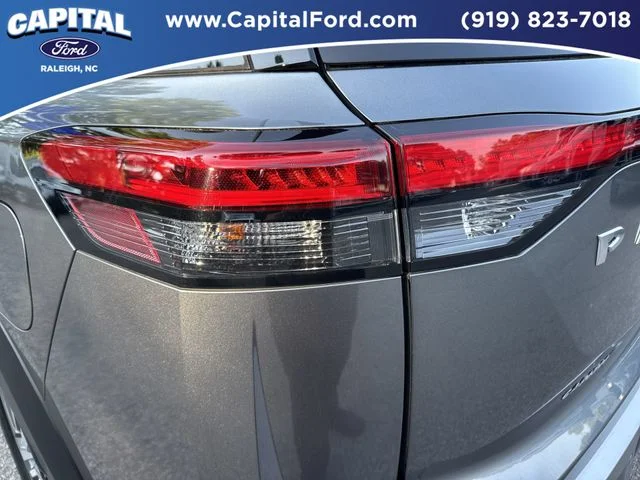 Used 2022 Gray Nissan SL image 15