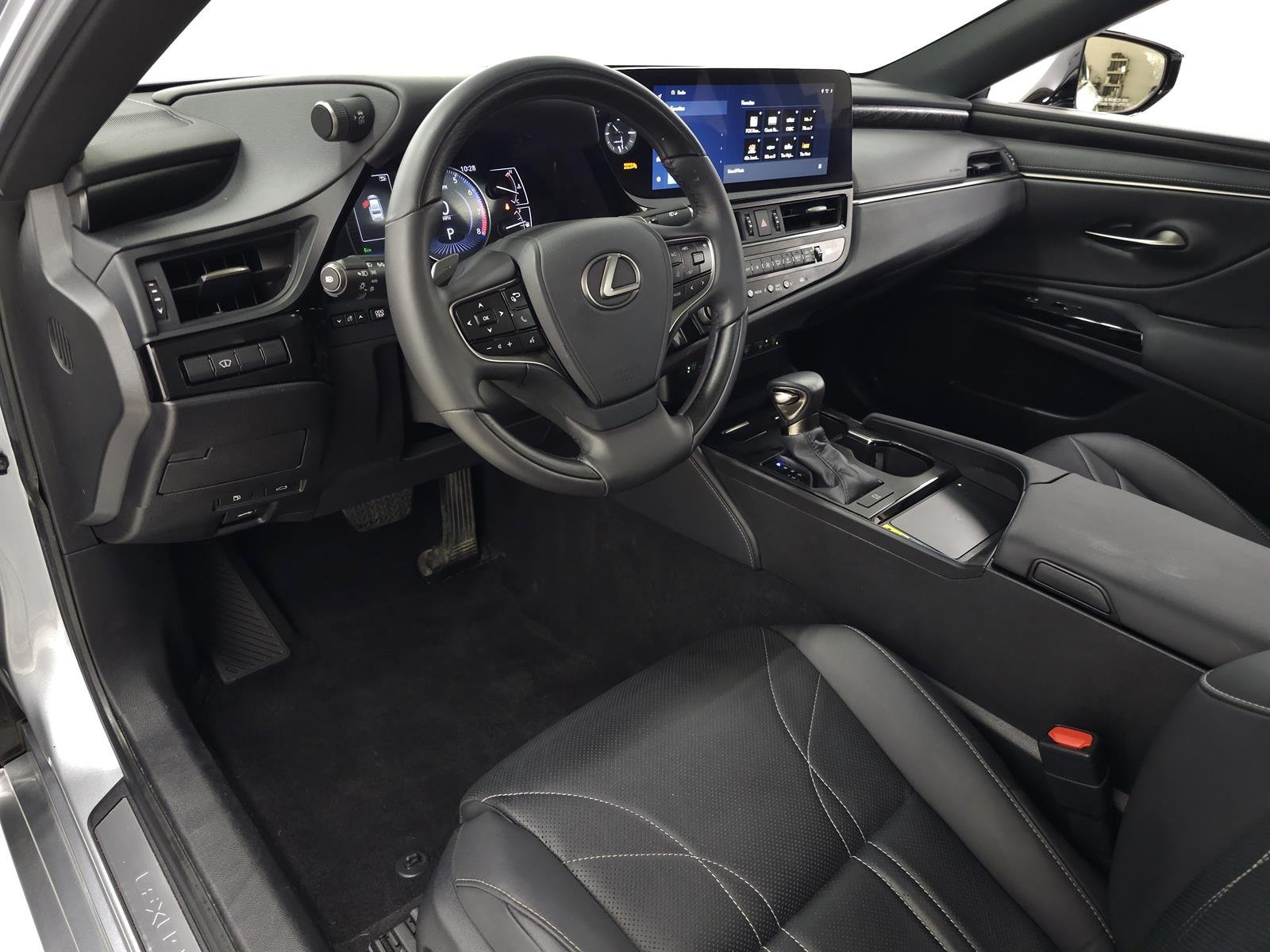 Certified Used 2023 Iridium 1l2 Lexus Luxury image 14