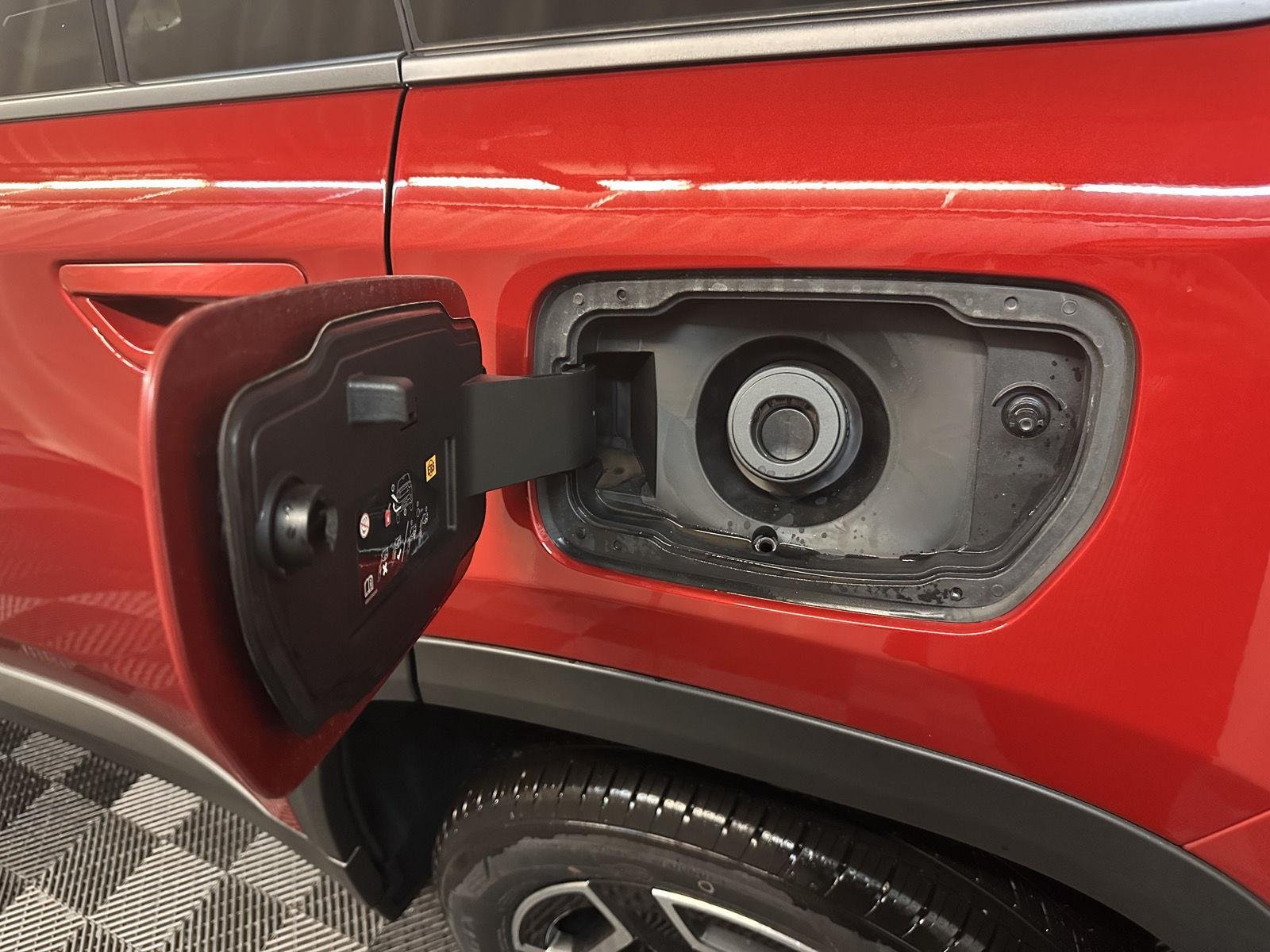 New 2026 Red Hot Pearl-Coat Exterior Paint Jeep Limited image 59