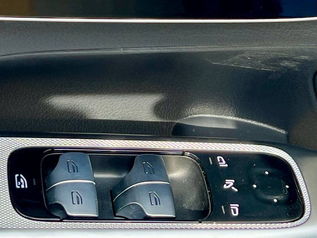 Certified Used 2026  Mercedes-Benz GLC 300 image 28