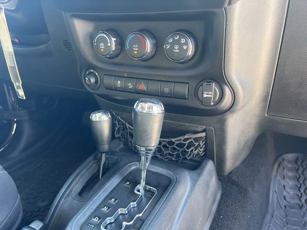 Used 2015 Black Jeep Sahara image 33