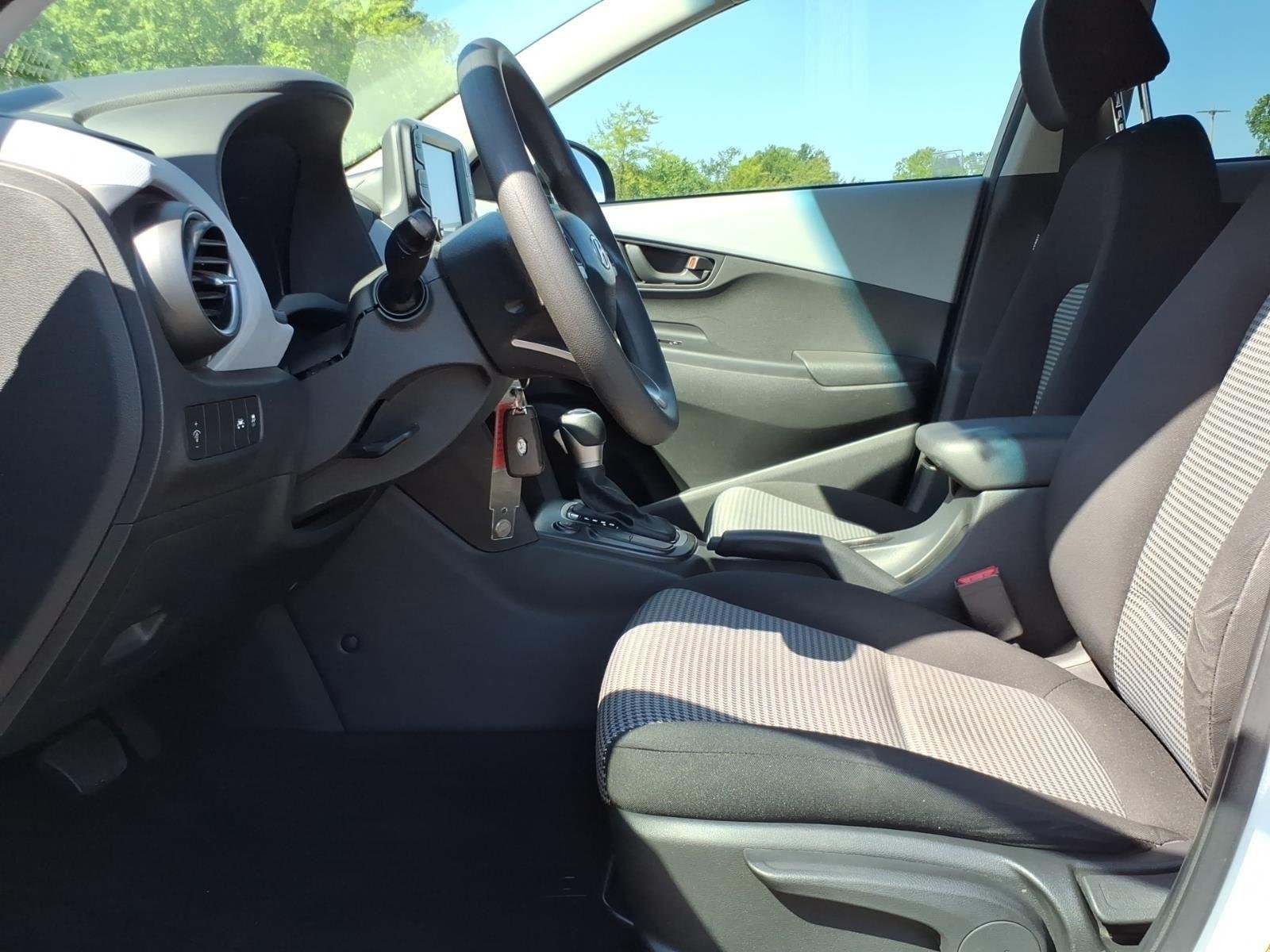Used 2019 Chalk White Hyundai SE image 11