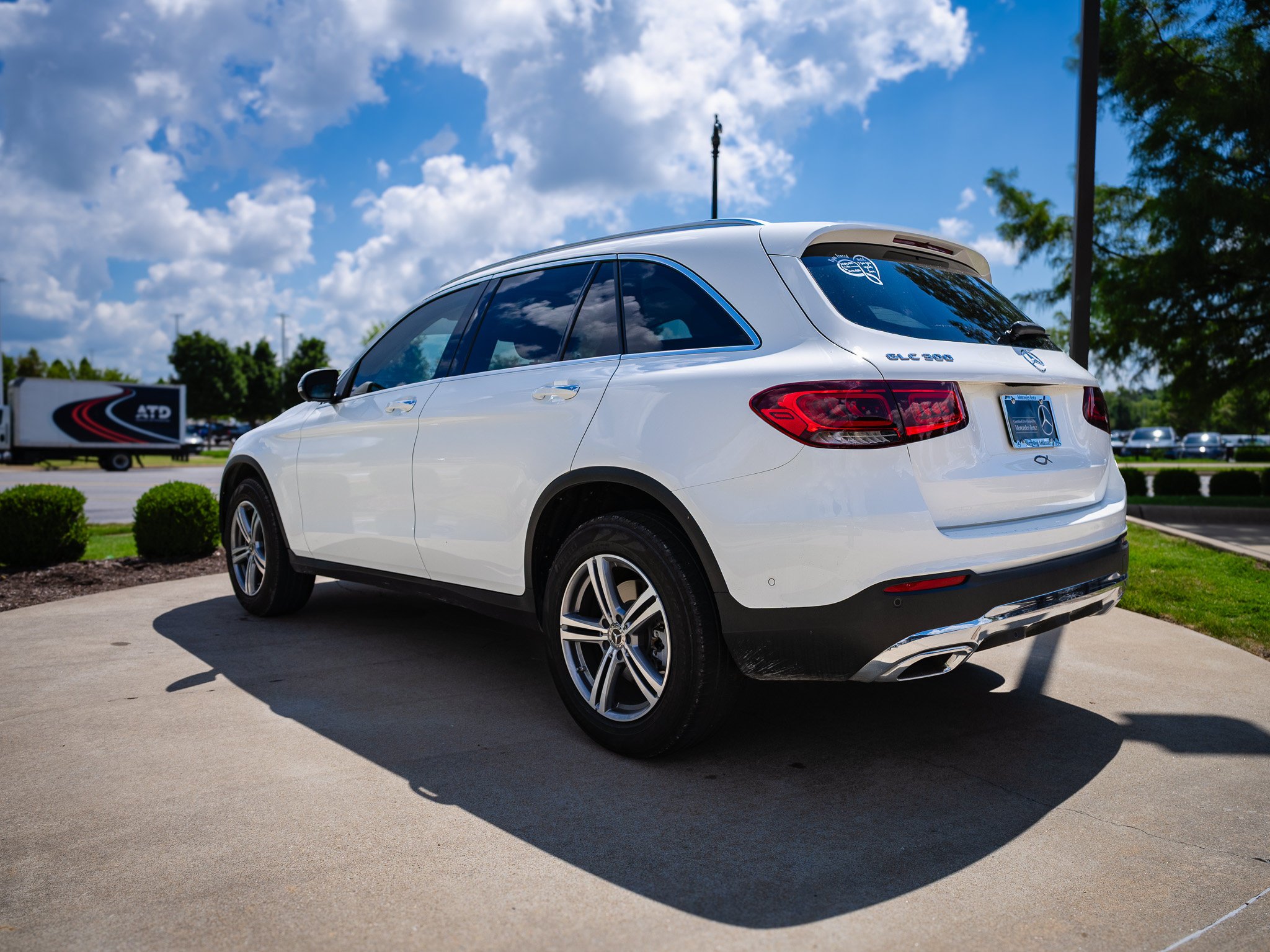 Used 2022  Mercedes-Benz GLC 300 image 4