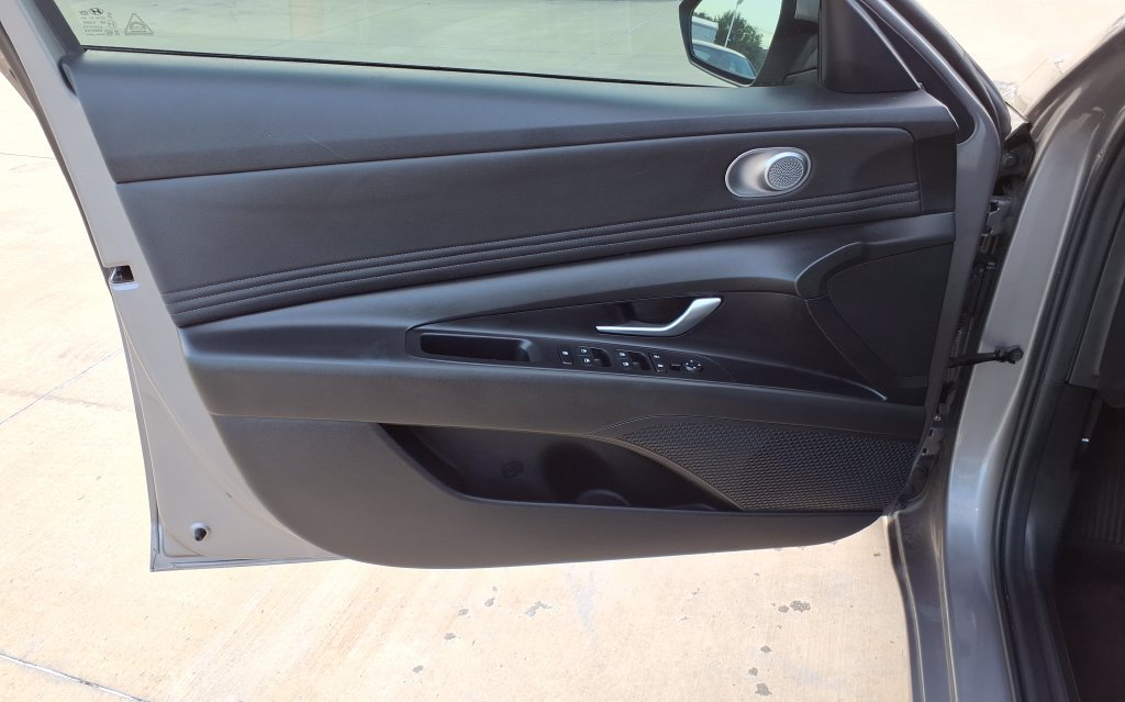 Used 2023 Silver Hyundai SEL image 10
