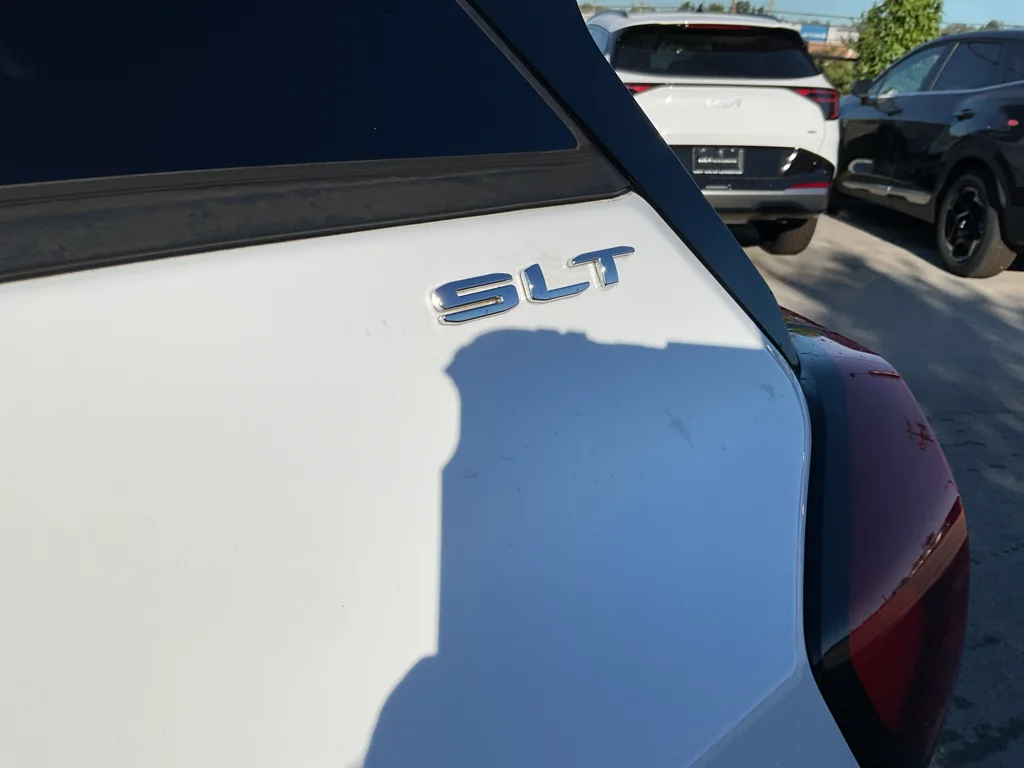 Used 2022 Summit White GMC SLT image 7