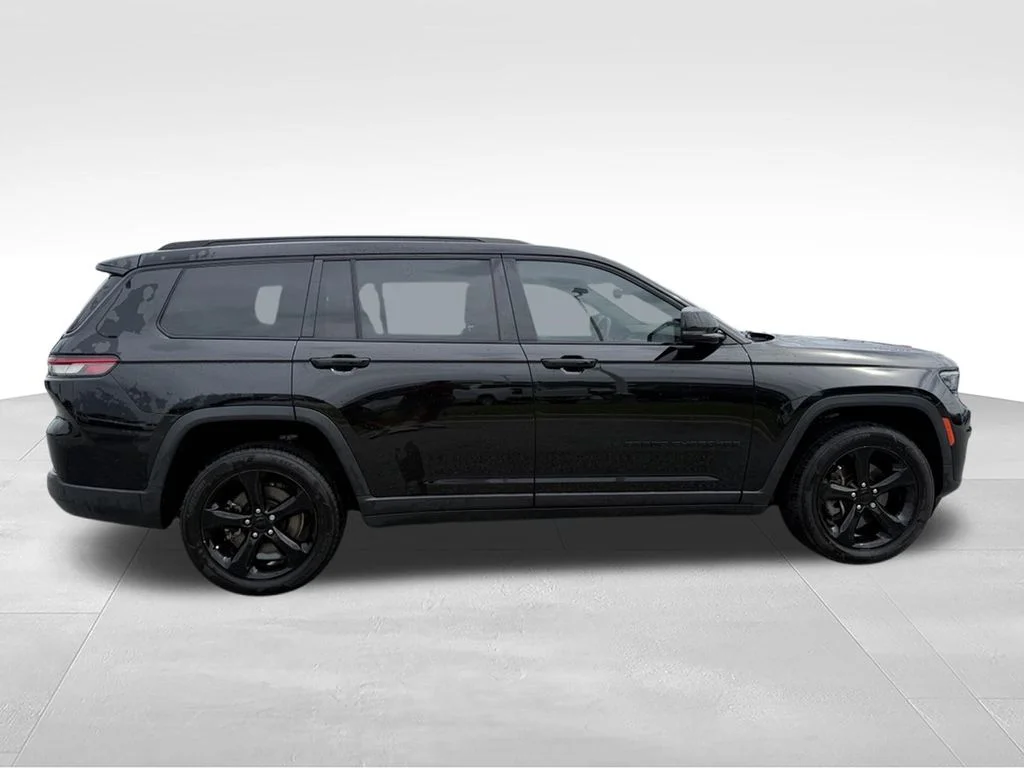 Used 2021 Black Jeep Altitude image 28