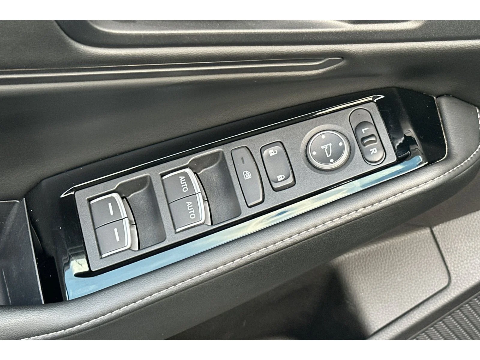 Used 2025 Crystal Black Pearl Honda Touring image 10