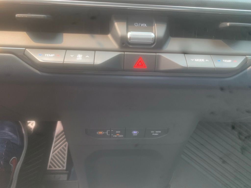 Used 2024 White Kia GT-Line image 23
