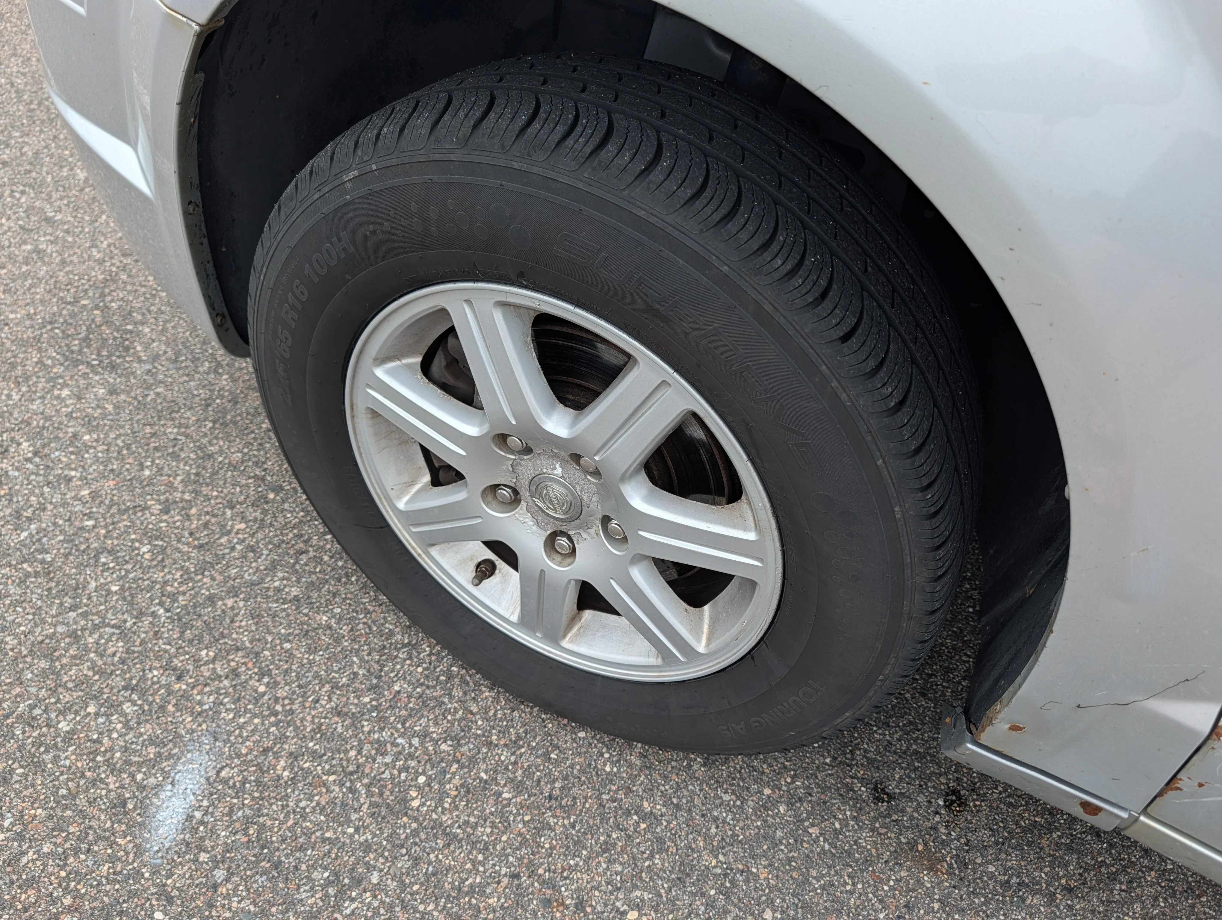 Used 2010 Bright Silver Metallic Chrysler Touring image 5