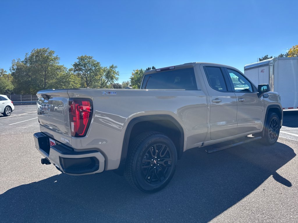 Used 2023 DESERT SAND METALLIC GMC Elevation image 5