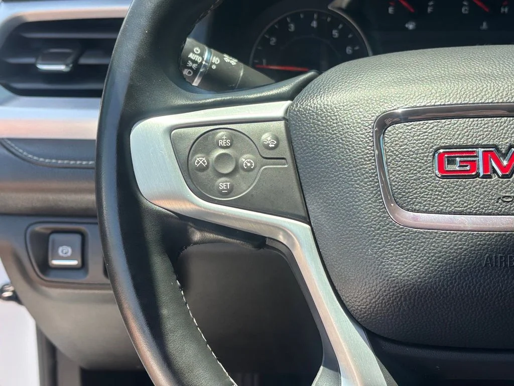 Used 2023 White GMC SLT image 17