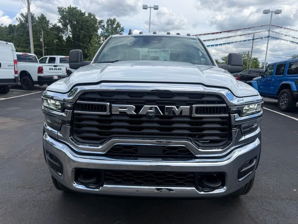 New 2026 Bright White Clear-Coat Exterior Paint RAM Tradesman image 9
