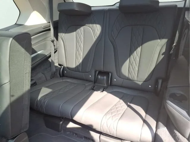 Used 2025  BMW xDrive40i image 21