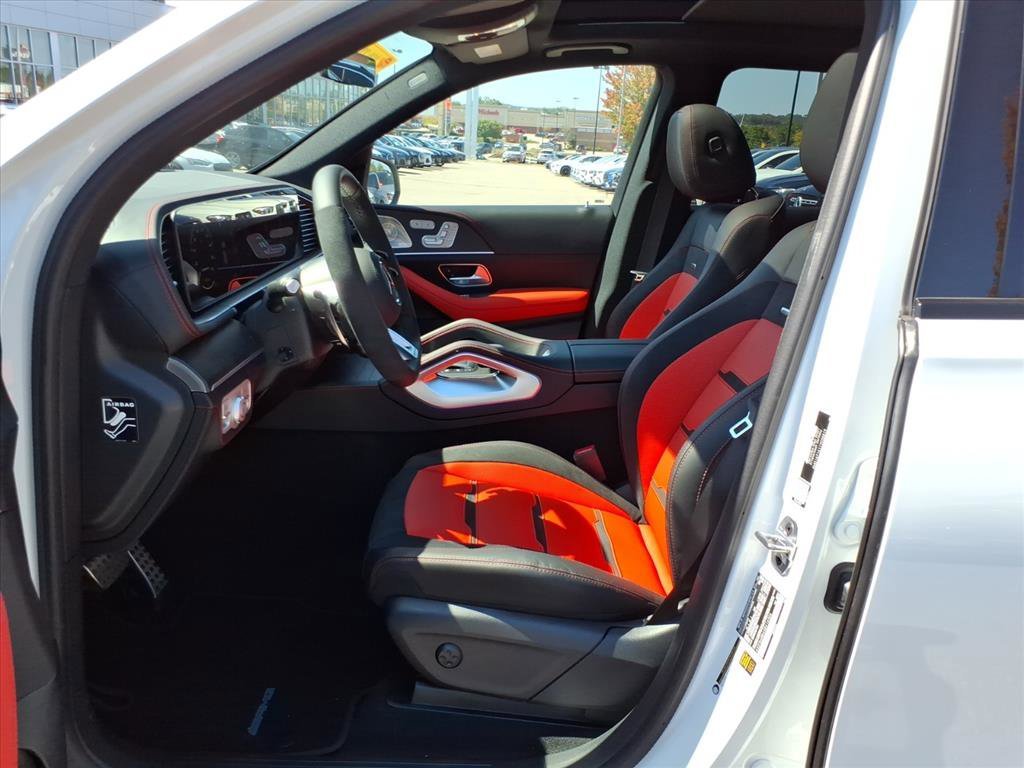 Used 2025 MANUFAKTUR Moonlight White Metallic Mercedes-Benz AMG® GLE 53 image 9