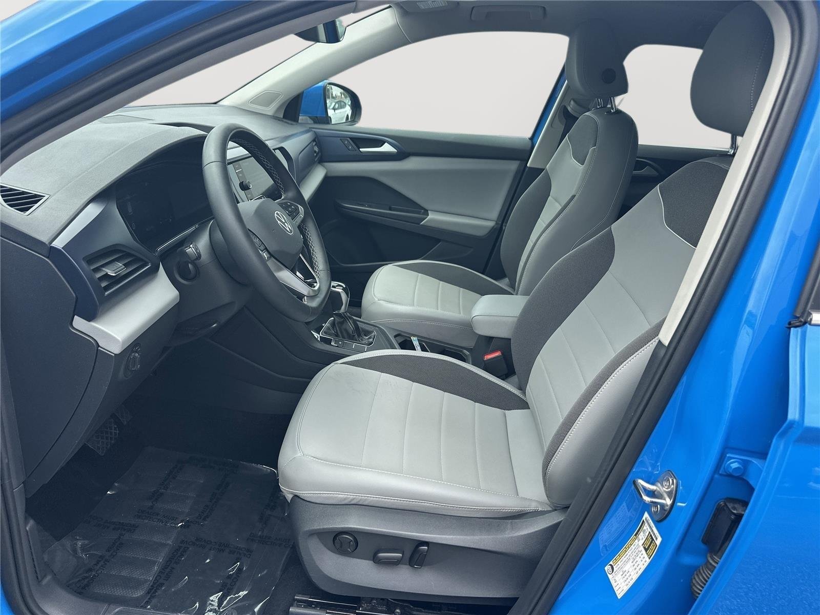 Used 2023 Cornflower Blue Volkswagen SE image 8