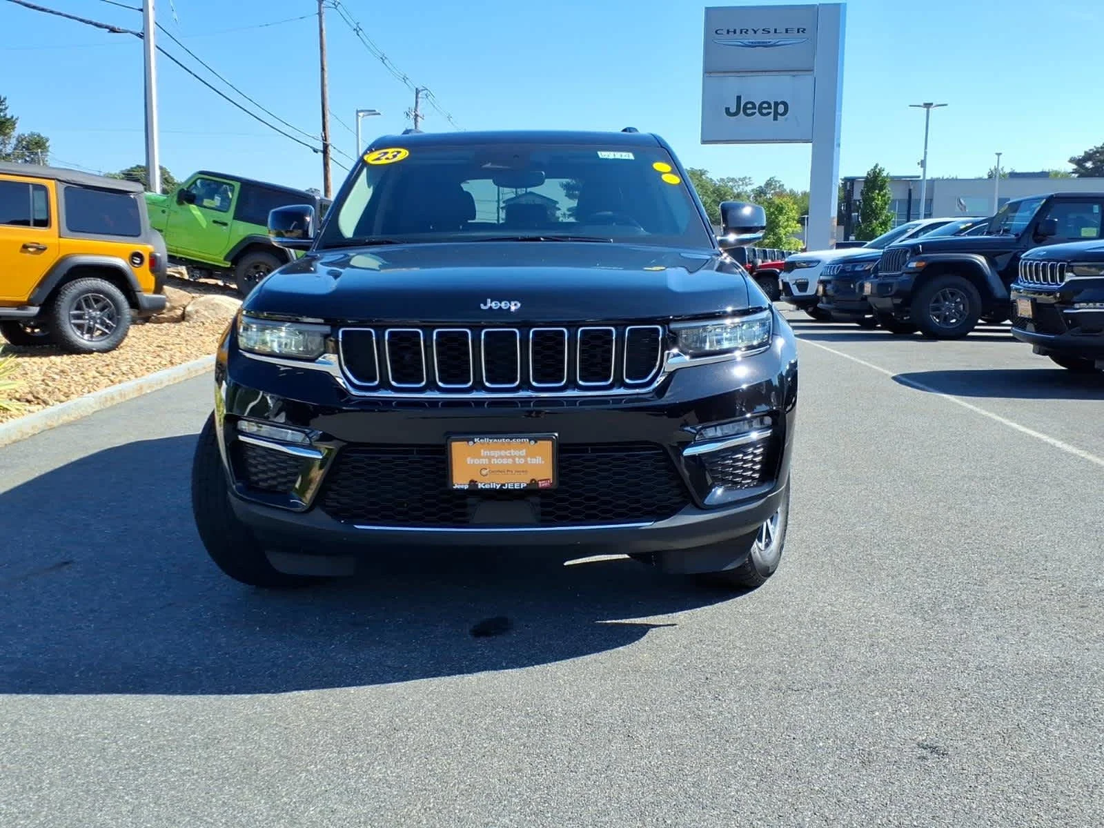 Certified Used 2023 Diamond Black Crystal Pearlcoat Jeep Limited image 3