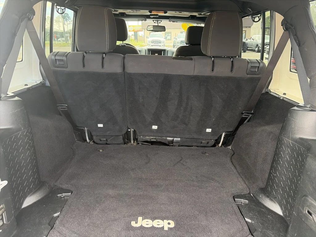 Used 2017 Silver Jeep Unlimited Sahara image 27