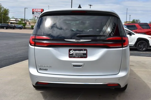 Used 2024 Silver Chrysler Touring L image 6