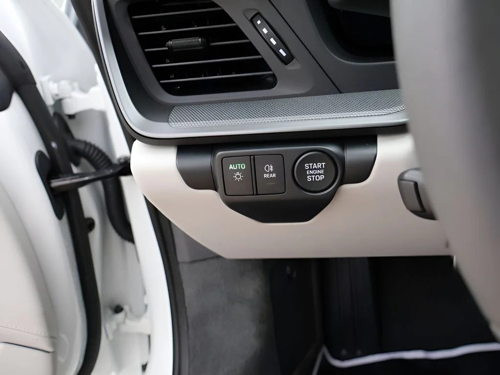 Used 2025 White Porsche Carrera image 35