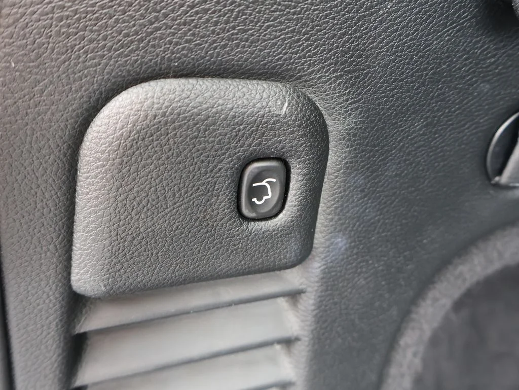 Used 2018 Black Jeep Limited image 17