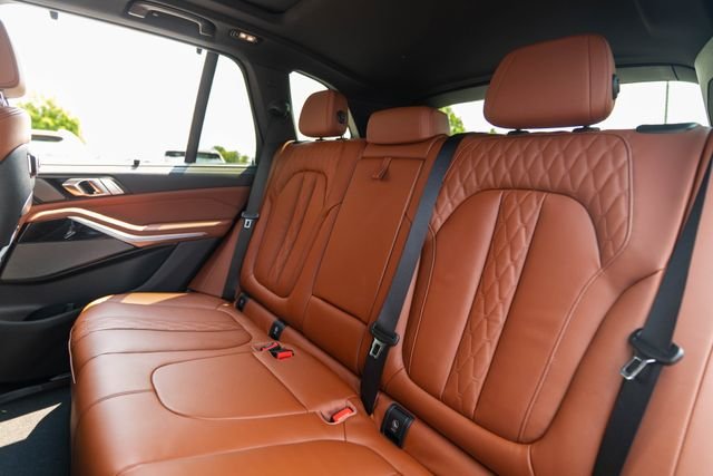 2026 BMW X5 M60i - Photo 32