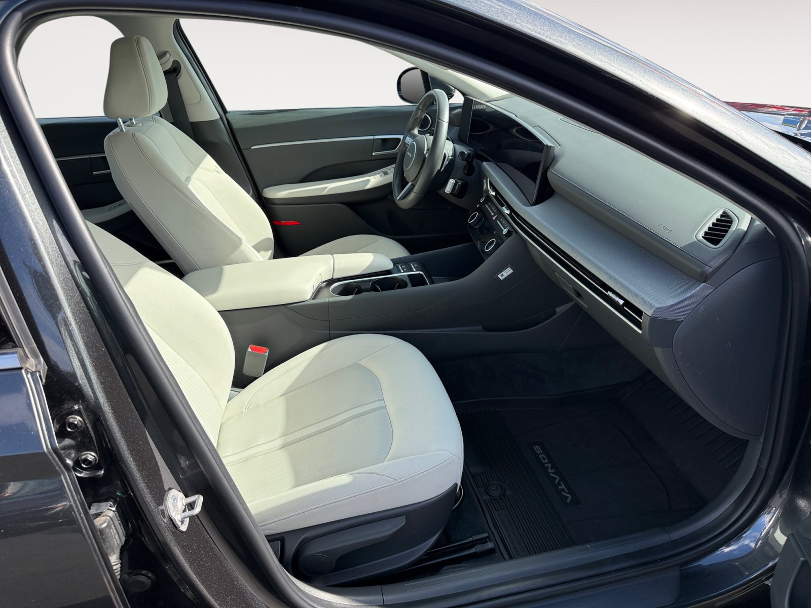 Certified Used 2025 Gray Hyundai SEL Convenience image 19