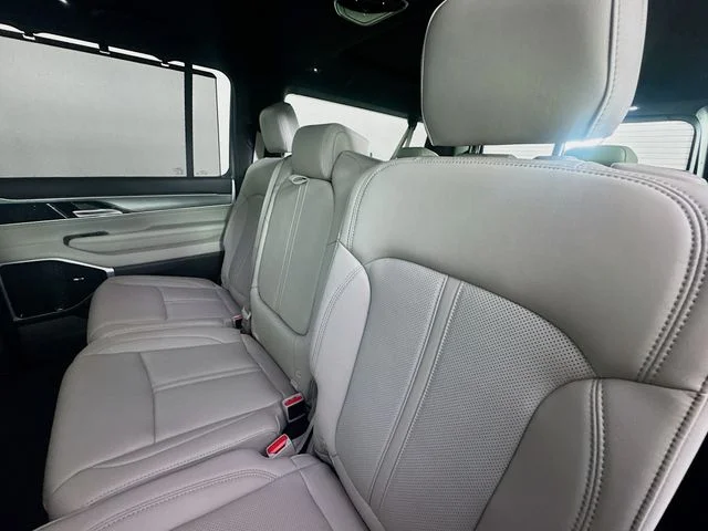 New 2026 High Gloss Black Exterior Paint Jeep Limited Altitude image 25