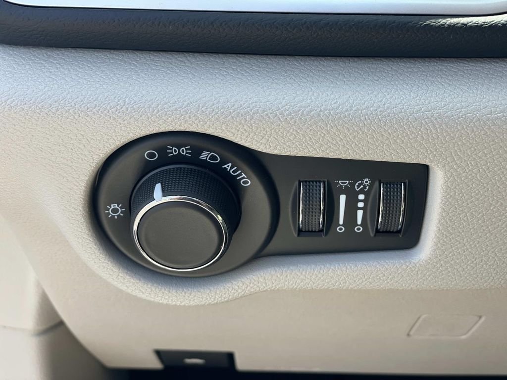 Used 2023 White Chrysler LX image 18