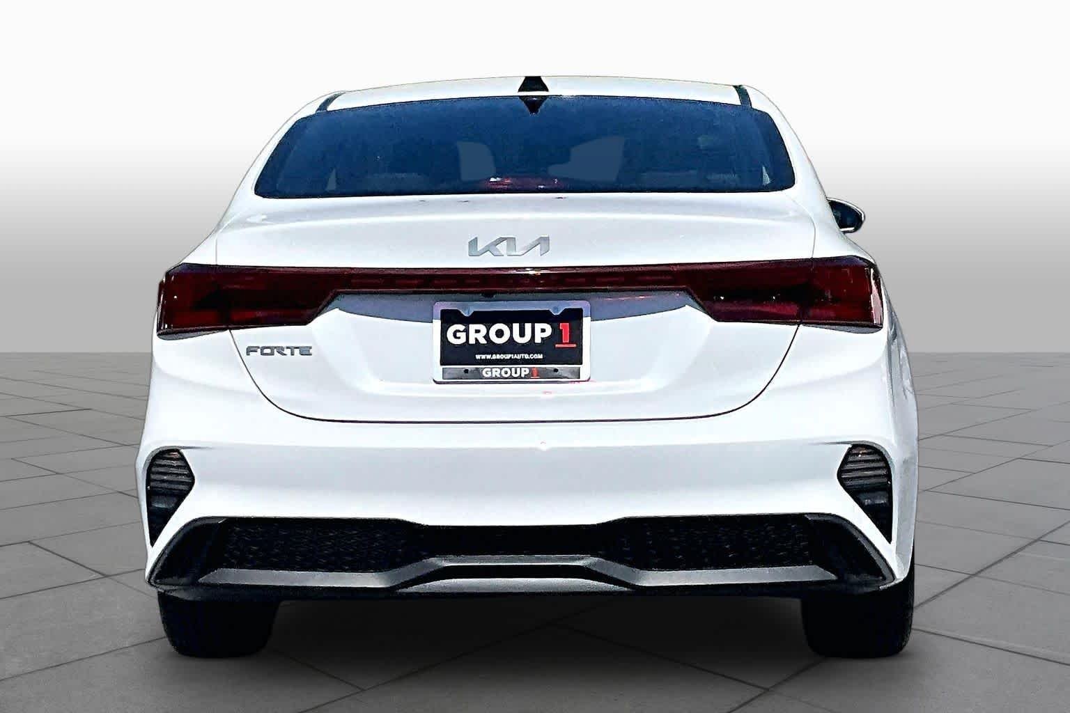 Used 2023 Snow White Pearl Kia LXS image 5