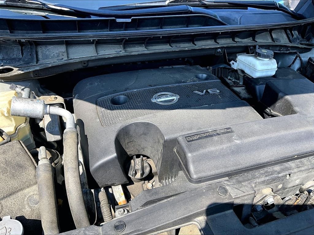 Used 2017 Silver Nissan SL image 35