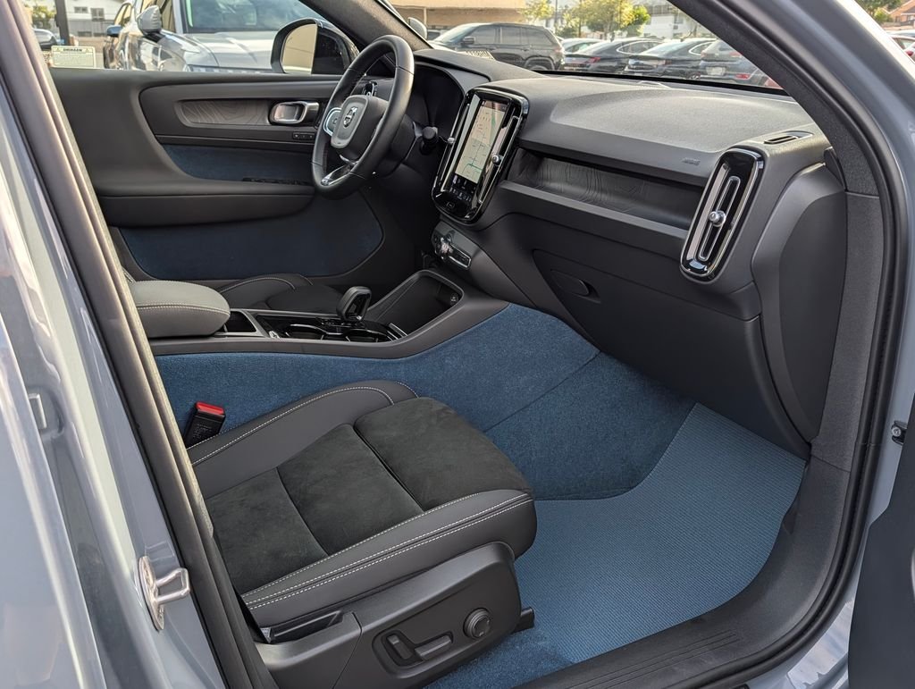 2023 Volvo C40 Ultimate - Photo 9