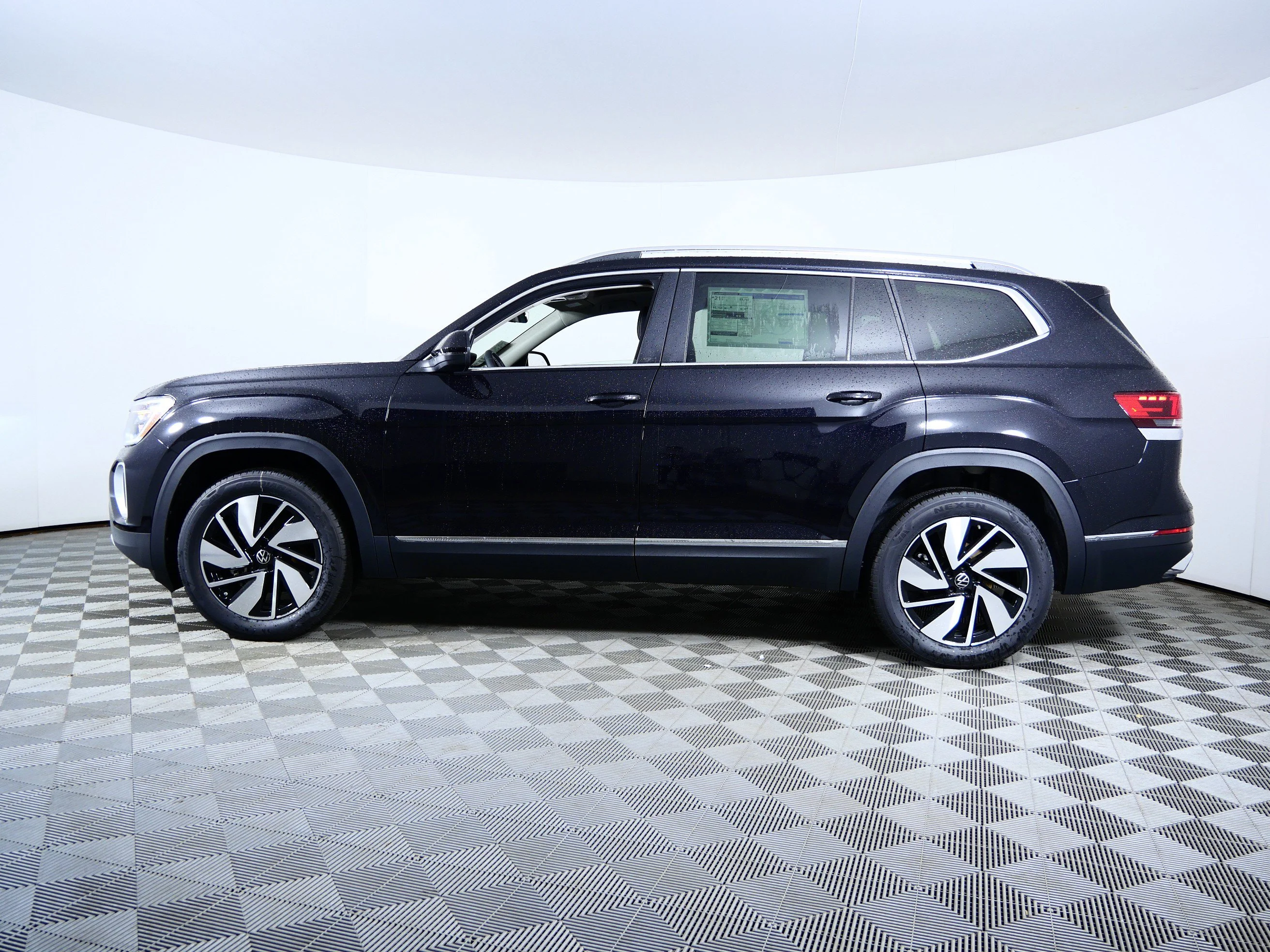 Used 2026  Volkswagen 2.0T SEL image 4