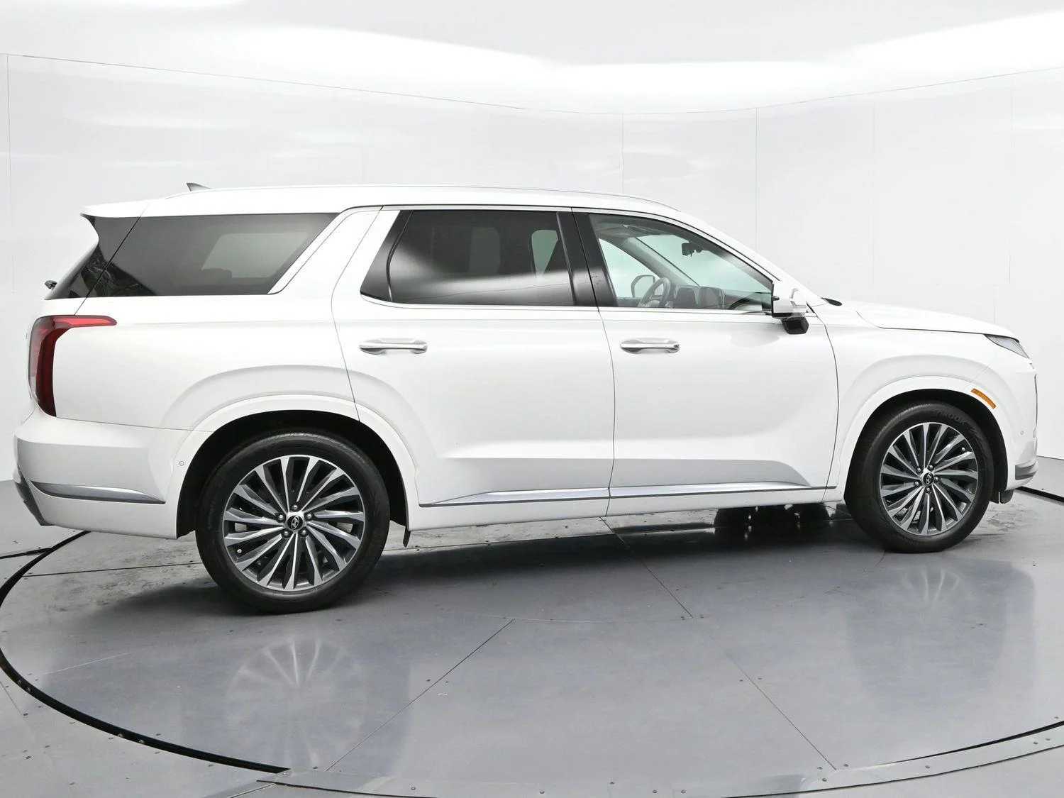Used 2024 Hyper White Hyundai Calligraphy image 8