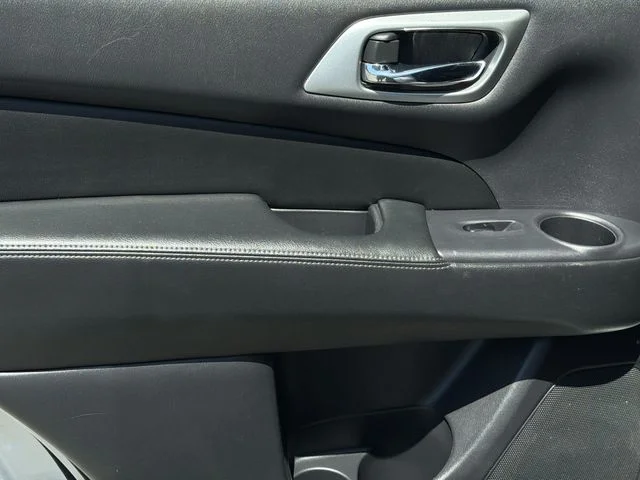 Used 2018 Silver Nissan Platinum image 22