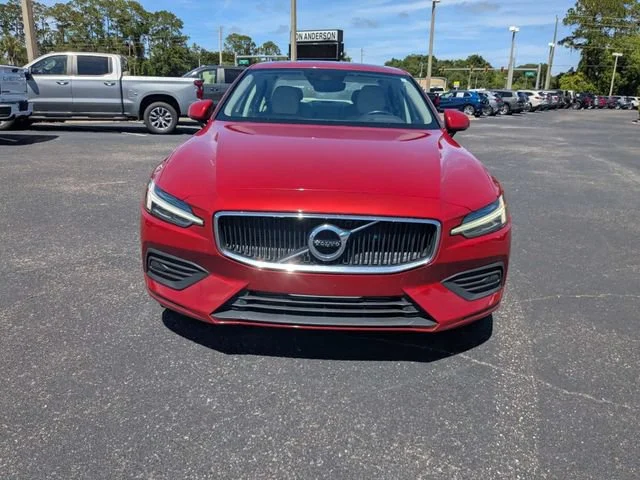 Used 2019  Volvo Momentum image 8
