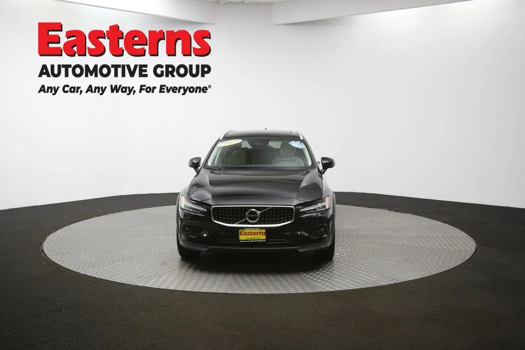 Used 2022 Black Volvo T5 image 50