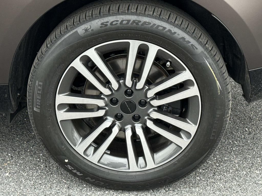 New 2026 Tourmaline Brown in Satin finish Land Rover SE image 29