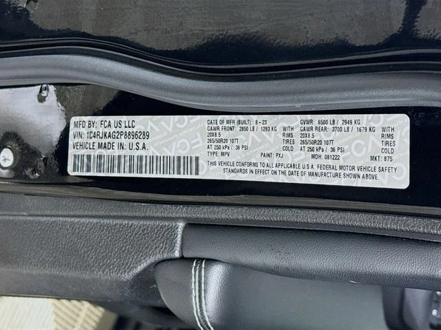 Used 2023 Black Jeep Altitude image 30