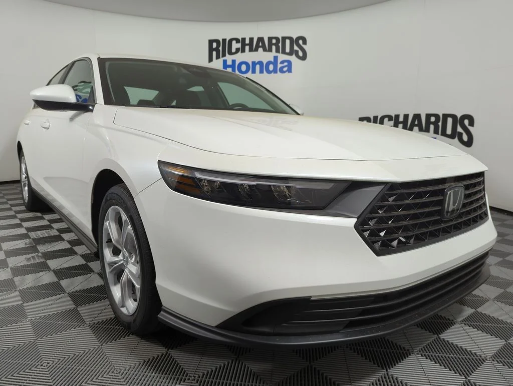 New 2026 Platinum White Pearl Honda LX image 7