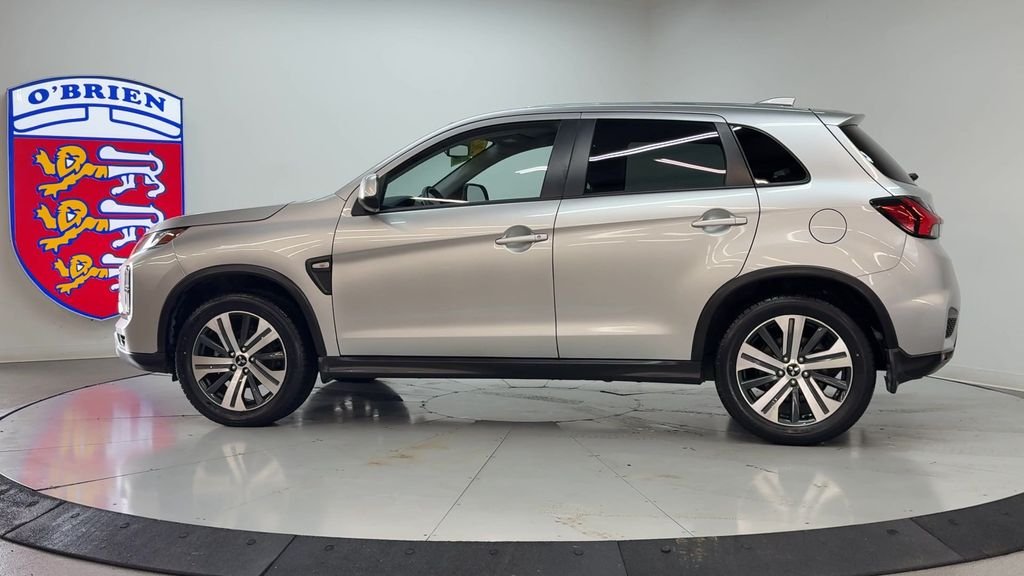 Used 2023  Mitsubishi  image 7