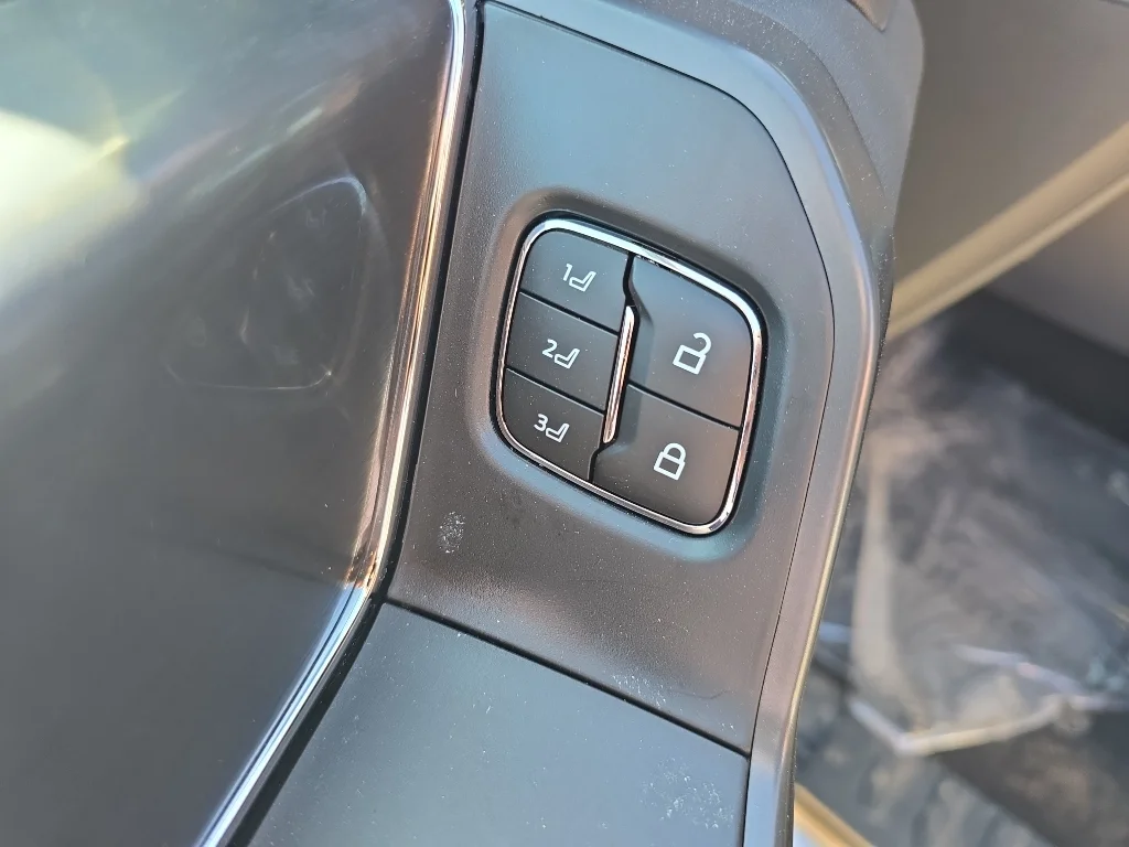 2025 Ford F-150 Lariat - Photo 12