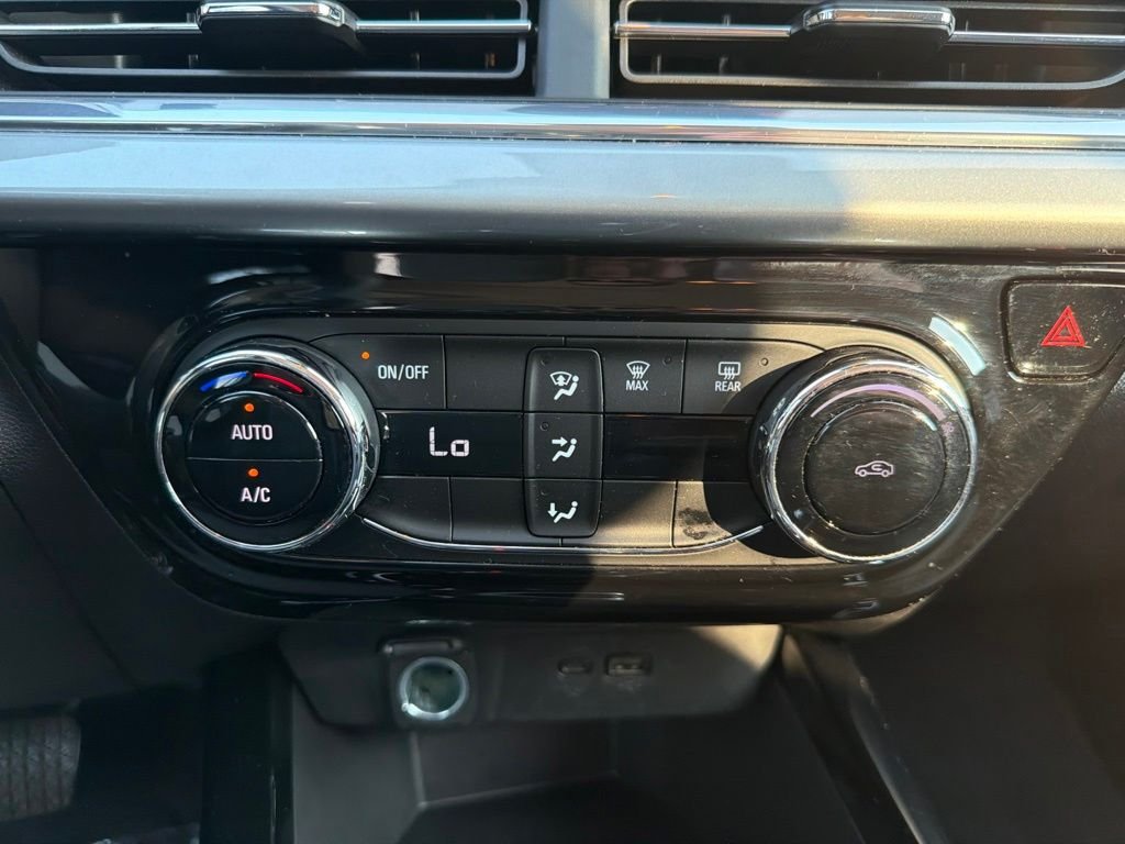 Used 2025 Summit White Chevrolet LT image 32