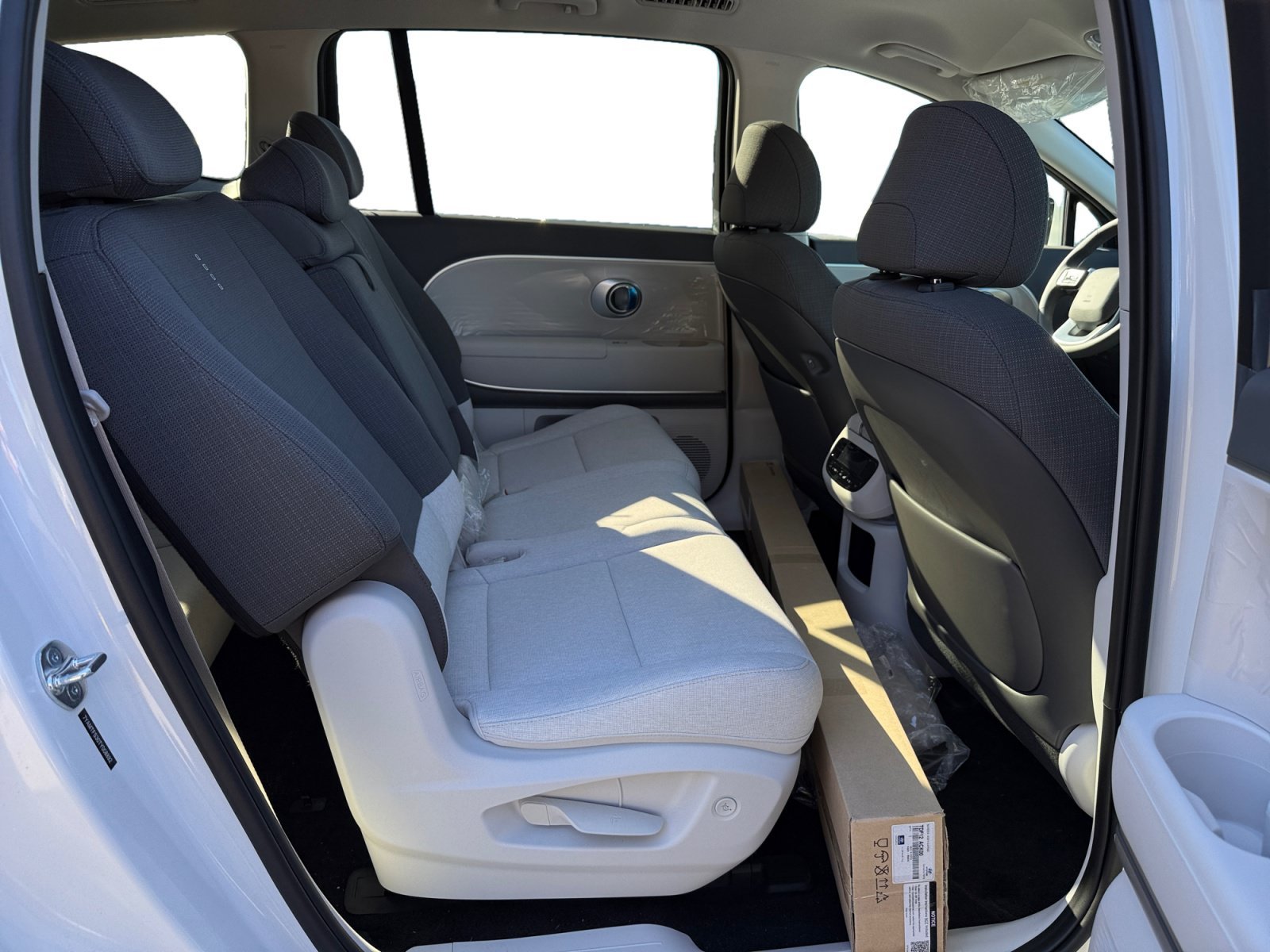 New 2026 Snow White Pearl Hyundai SE image 17