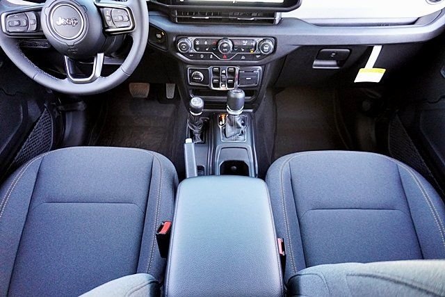 New 2026 Granite Crystal Metallic Clear-Coat Exterior Paint Jeep Sport S image 25